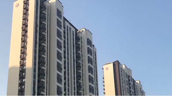 外墻真石漆膩?zhàn)拥氖┕?biāo)準(zhǔn)是什么？